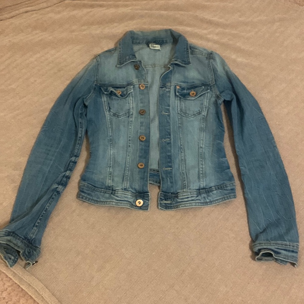 H&M Women’s jean jacket size 6